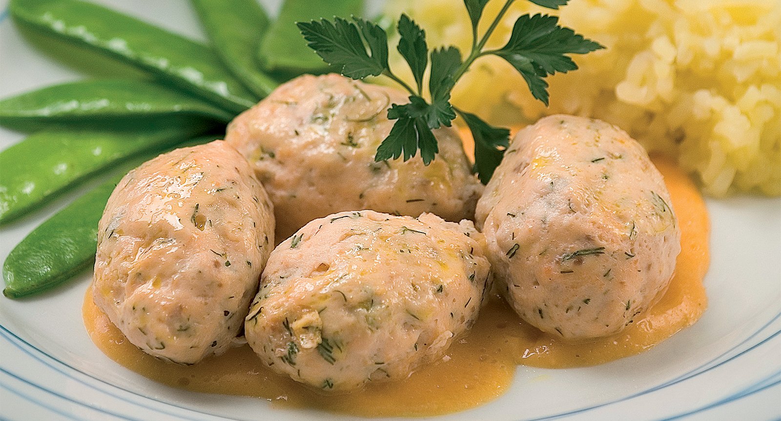 Queneller med hummersås