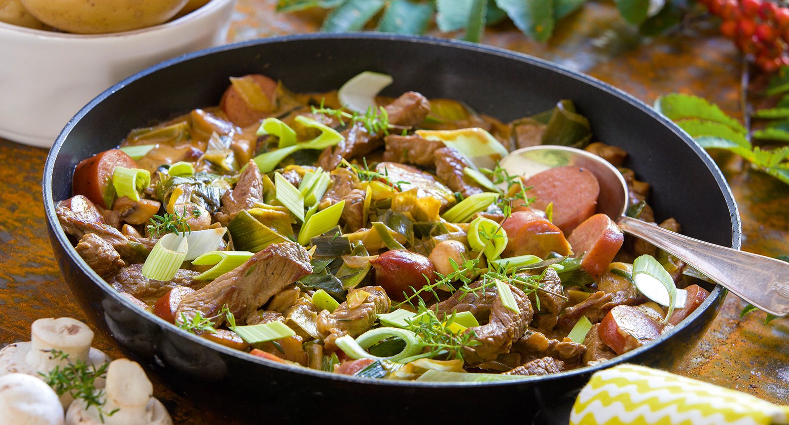 Biffgryta med chorizo, svamp och purjolök