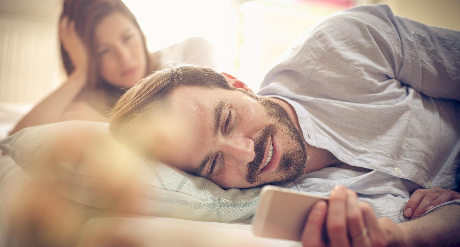 Min kille vill inte släppa kontakten med sitt ex