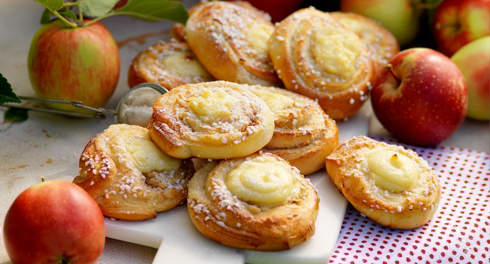 Äppelbullar med vaniljkräm