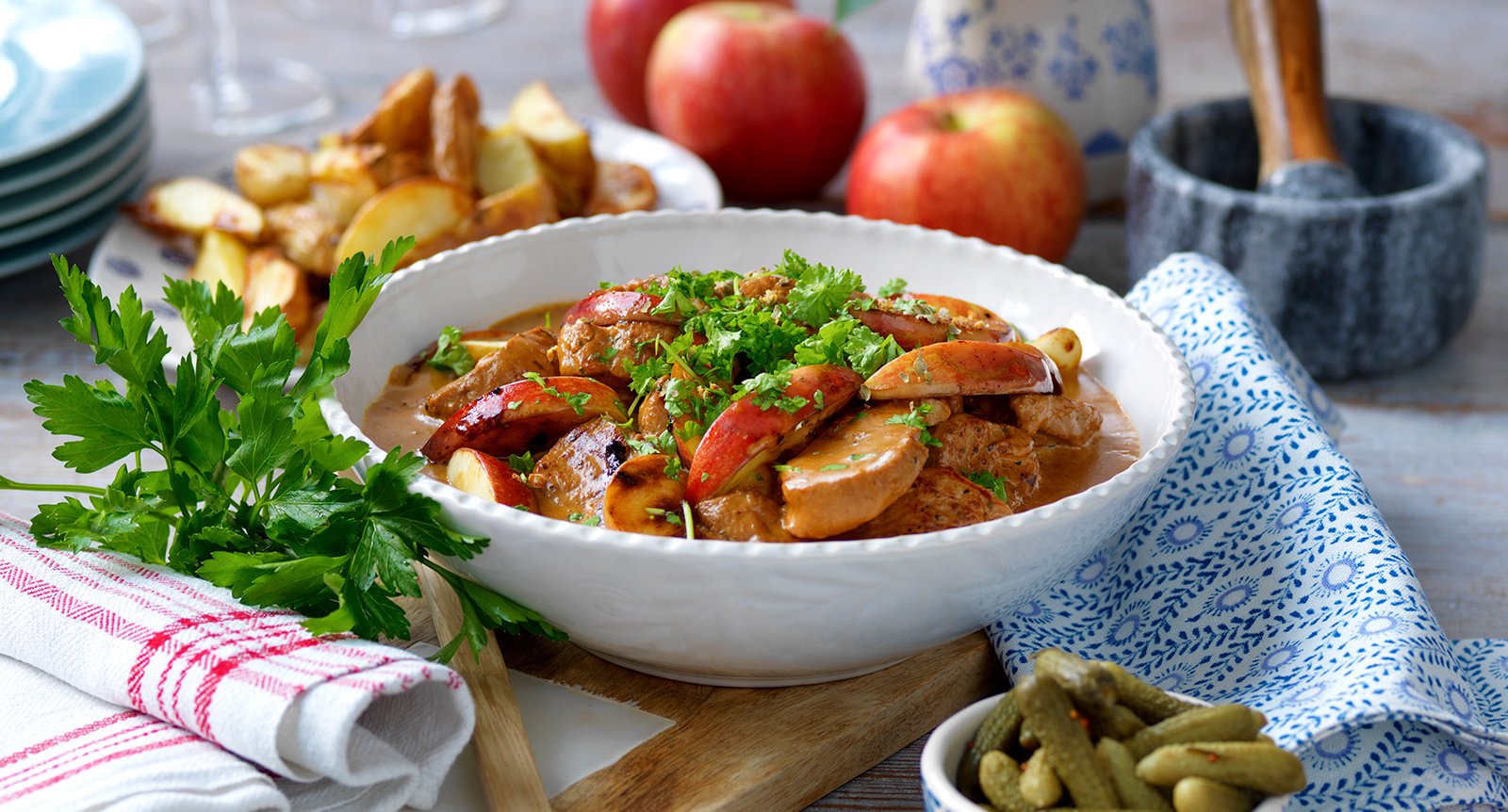 Fläskfilégryta med grönpeppar och äpple