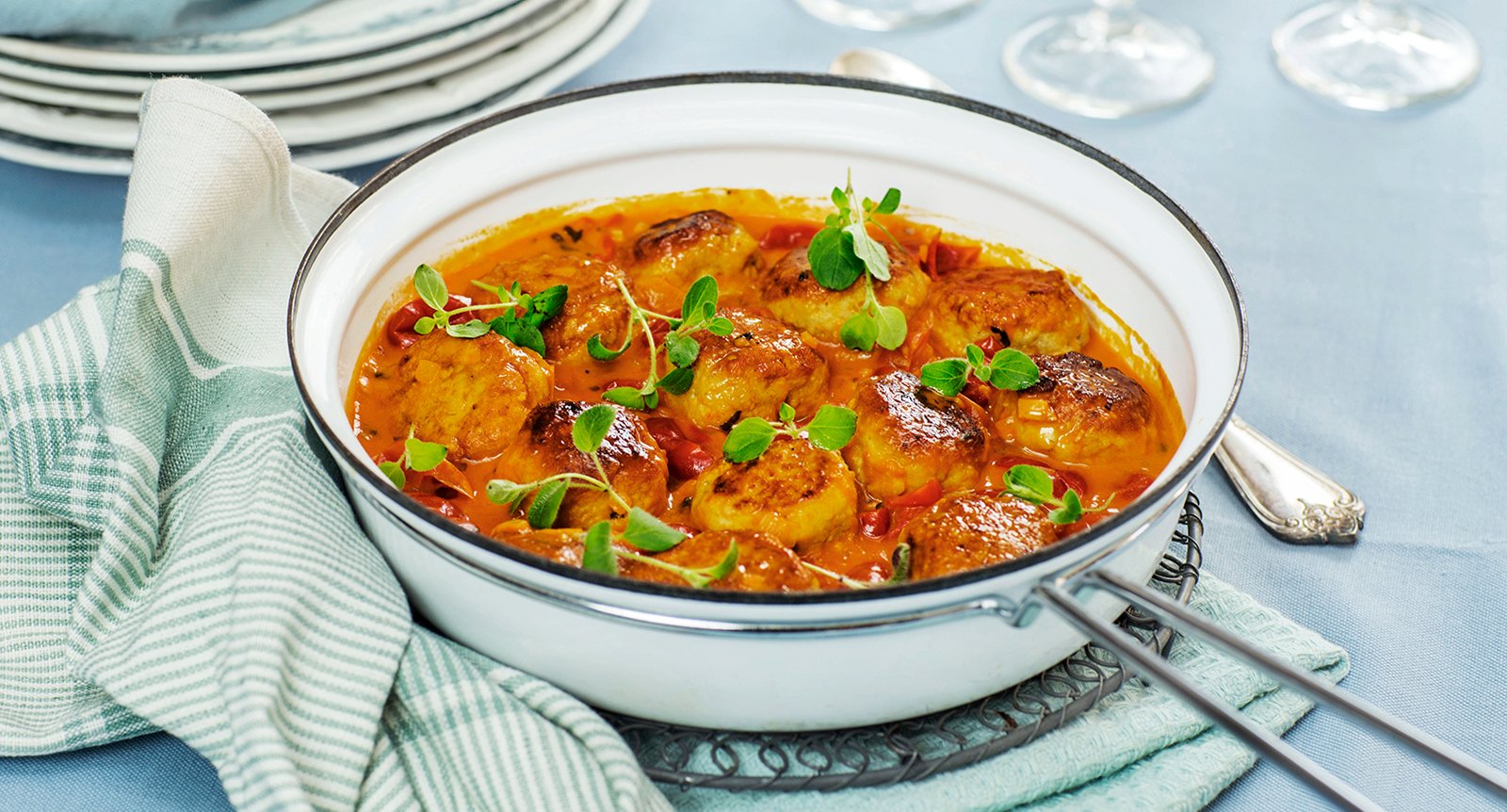 Fiskbullar i gräddig tomatsås