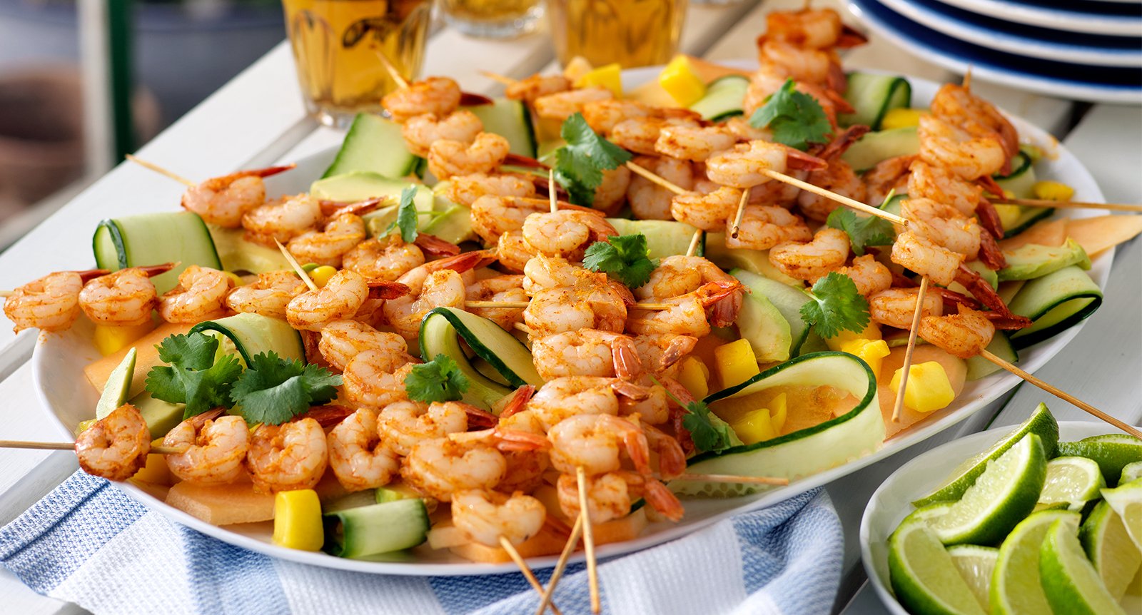 Grillade vannameiräkor med fruktig sallad