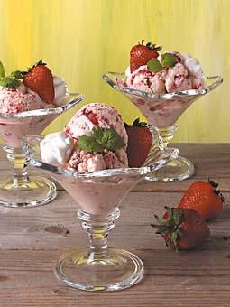 Parfait med jordgubbar och maränger