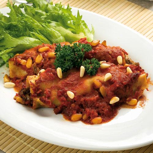 Köttfärsfyllda cannellonirör med tomatsås