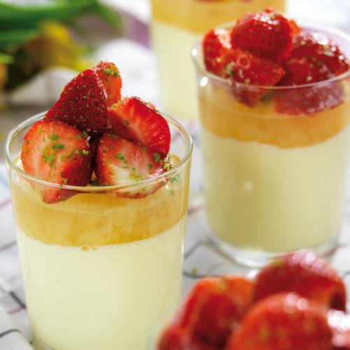 Påskpannacotta med jordgubbstopp