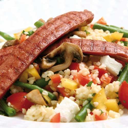 Bulgursallad med grillad mergues korv
