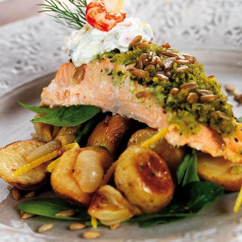 Basilikabakad lax med citronpotatis