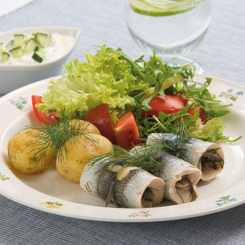 Inkokt dillströmming med gurksås