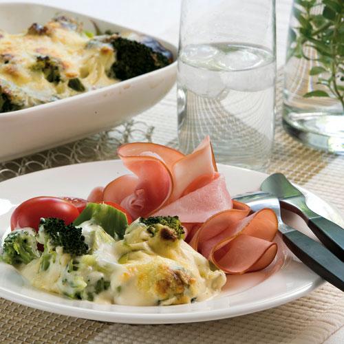 Broccoligratäng med rökt skinka