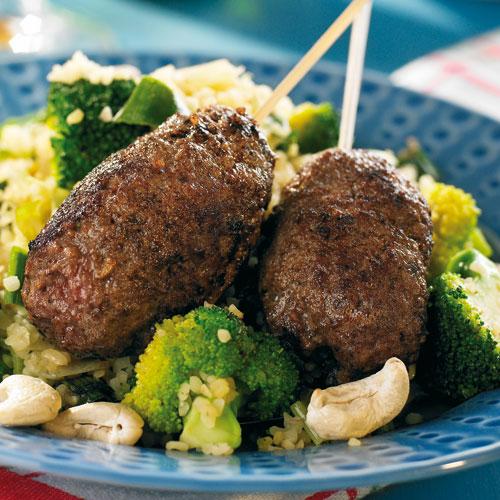Broccolicouscous med färsbiffar