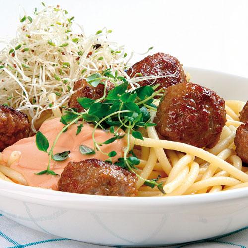 Köttbullar med spagetti