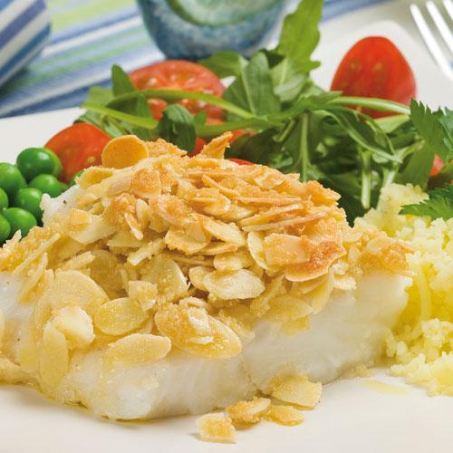Mandelfisk med pressad potatis och gröna ärtor