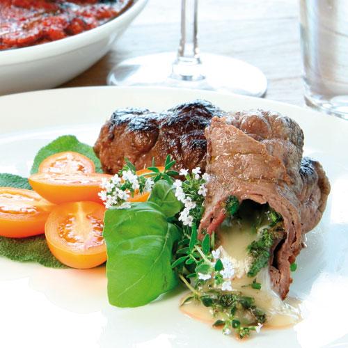 Talleggiofyllda nötrullader med auberginegratäng