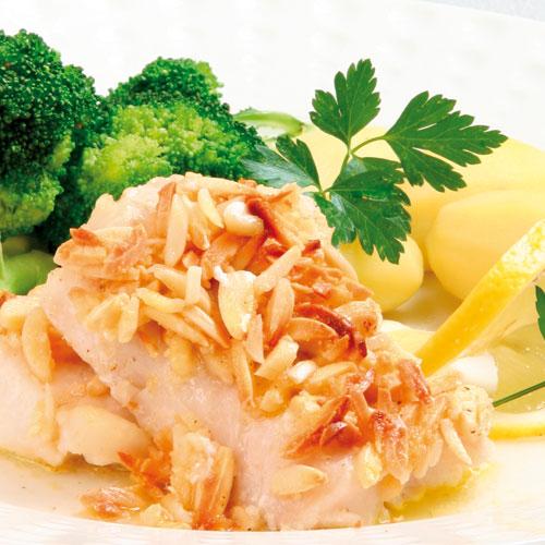 Mandelfisk med kokt potatis och broccoli