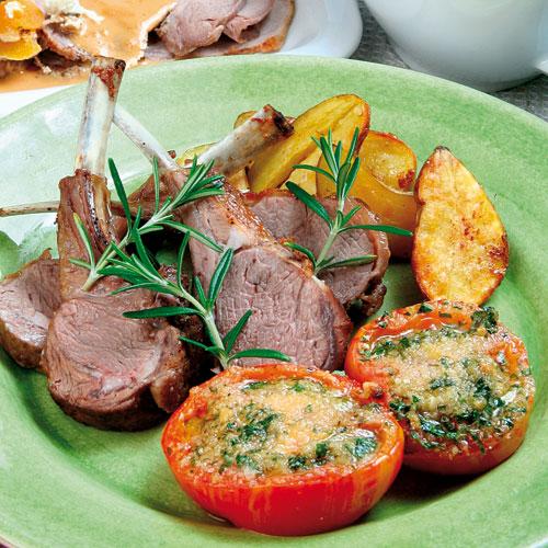 Lammracks med provensalska tomater och ugnstekt potatis