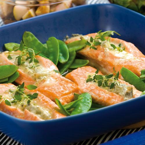 Gorgonzolabakad lax med fikon- och päronsalsa