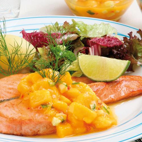 Stekt laxfjäril med mangosalsa