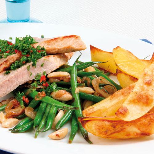 Skinkschnitzel med vitlöksfrästa haricots verts