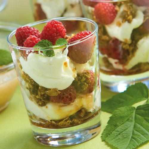 Hallonyoghurtdessert med crunch