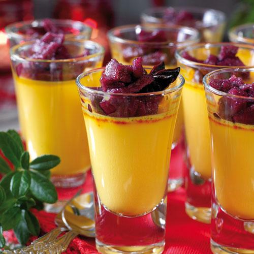 Saffranspannacotta med rödvinspäron