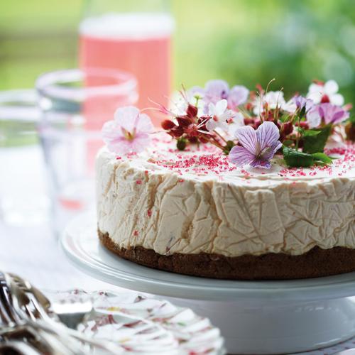 Cheesecake med rabarber- och jordgubbsmarmelad