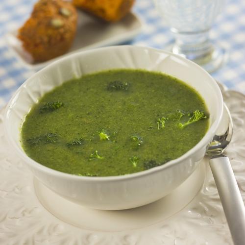 Broccolisoppa med ost- och paprikamuffins