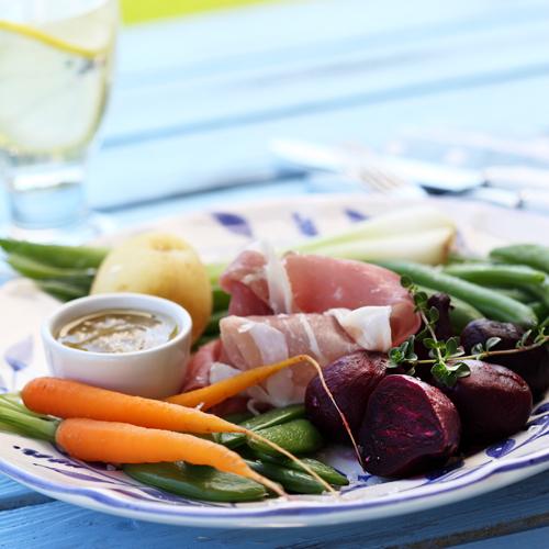 Varma grönsaker med valnötsdressing