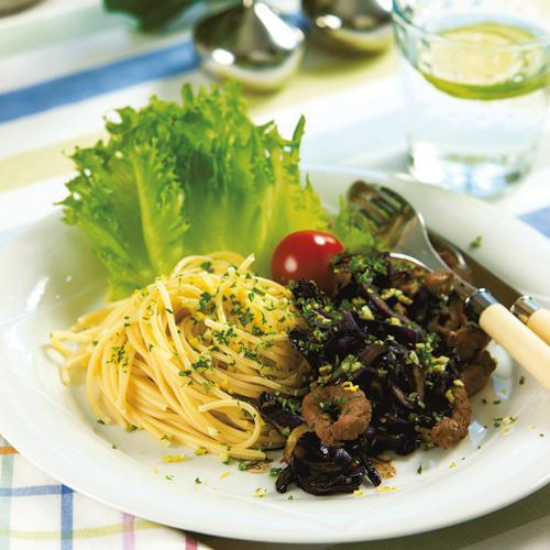 Spagetti med gremolatakryddade skinkstrimlor