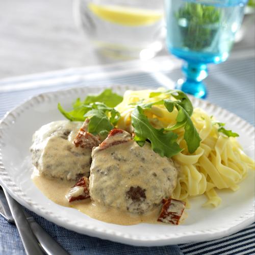 Köttfärsbiffar med pasta