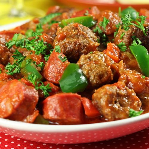 Köttbullar och chorizo i tomatsalsa