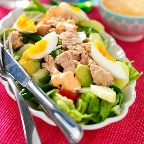 Tonfisksallad med ajvarsås