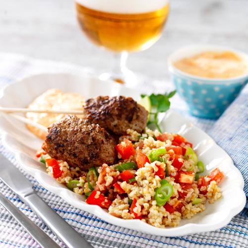 Köttfärsspett med bulgursallad