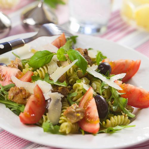 Pastasallad med kyckling och pesto