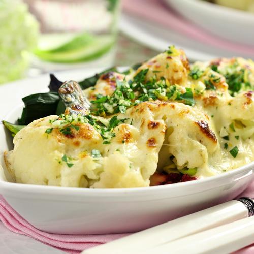 Blomkåls- och purjolöksgratäng med gremolata
