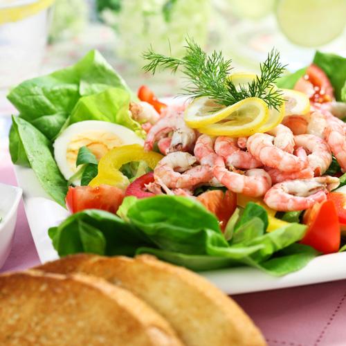Räksallad med citron- och dragonsås