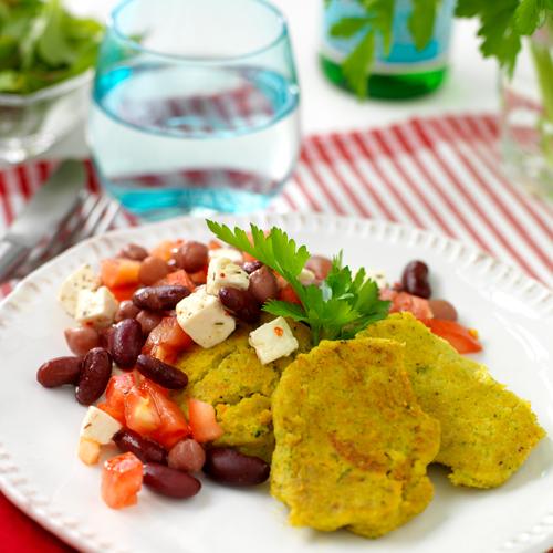 Broccolobiffar med bönsallad