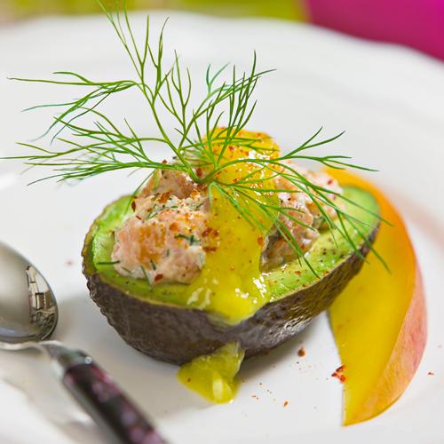 Avokado med laxröra och mangosås