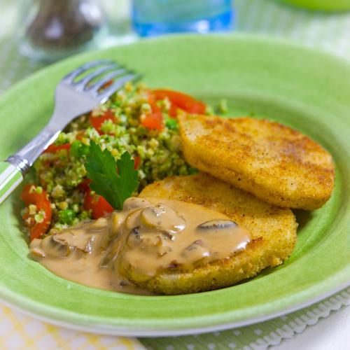 Selleribiff med champinjonsås och bulgur- och broccolisal-lad