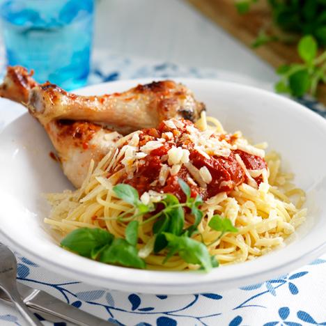 Tomatpasta med kycklingben