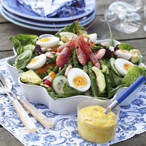 Räksallad med sparris och avokado