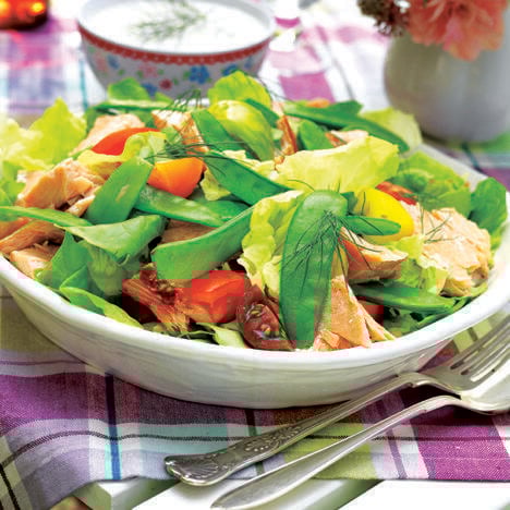 Laxsallad med dillsås