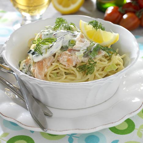 Spagetti med lax och sparris