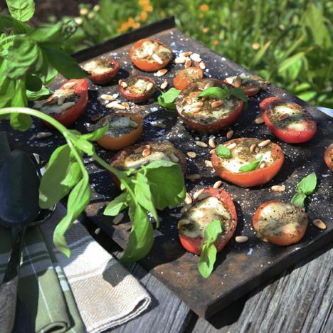 Mozzarellafyllda tomater med pesto