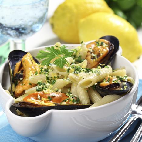 Penne med vinkokta musslor