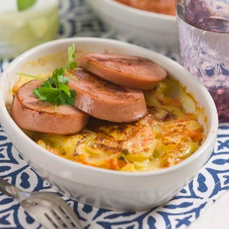 Falukorv med potatis- och rotfruktsgratäng