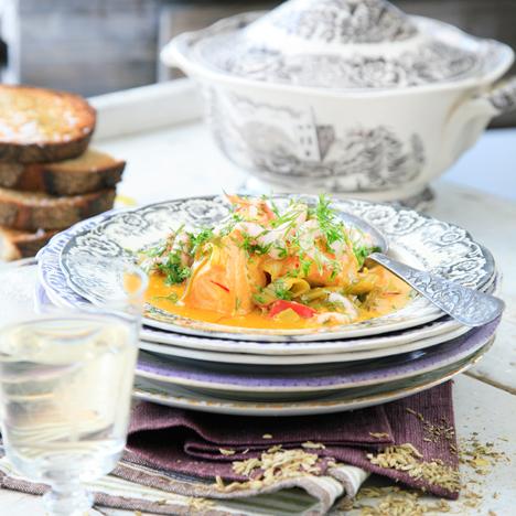 Laxgryta med saffran och räkor
