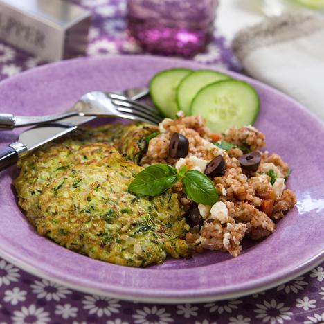 Squashplättar och matkorn med tomat och fetaost