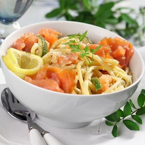 Citronpasta med rökt lax