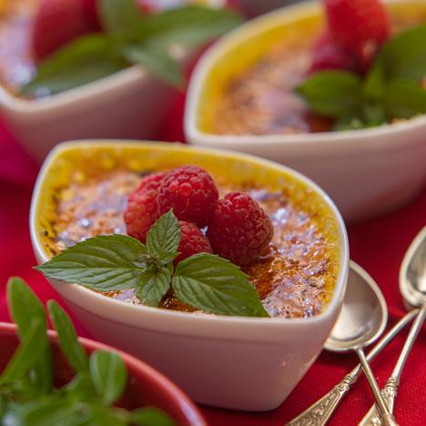 Saffransbrûlée med hallon